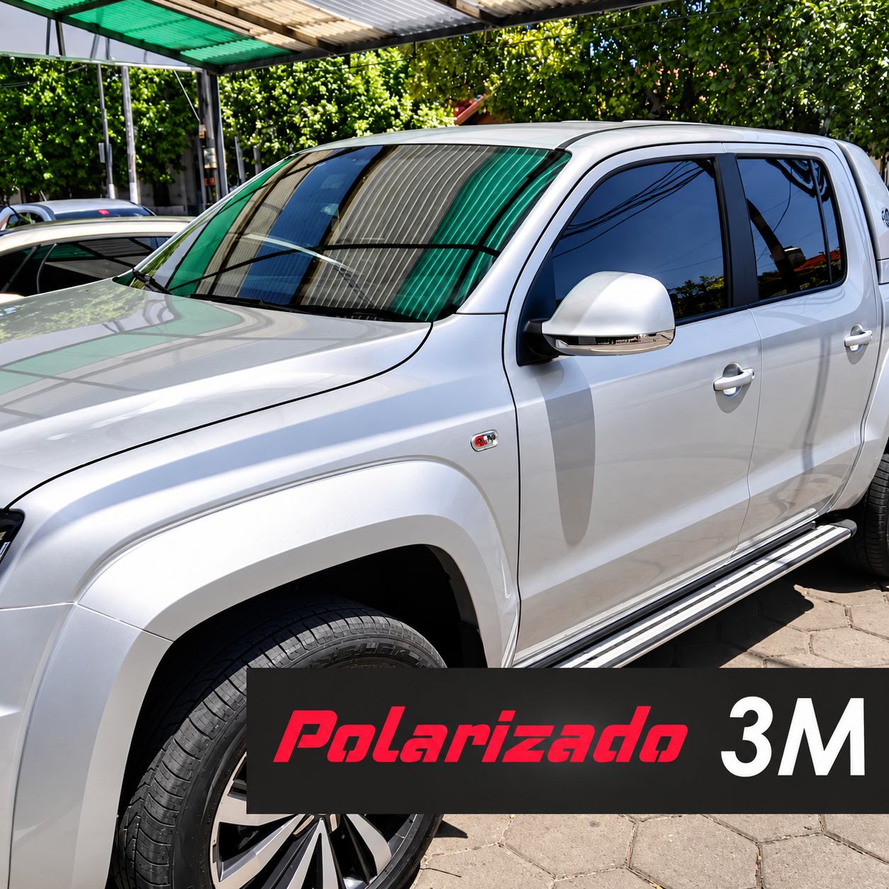 Camioneta blanca con polarizado 3M terminado
